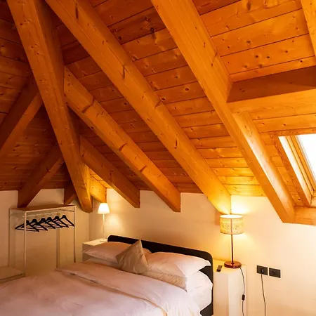 Bernina Express Eco Rooms&breakfast Πανσιόν